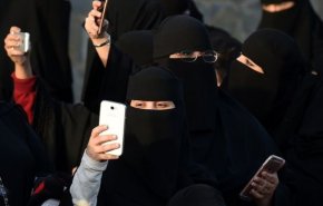 إخطار النساء في السعودية بالطلاق عن طريق الهاتف!
