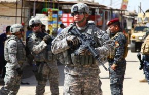 شاهد.. صور لافتة لقائد كبير بالجيش الأمريكي يتجول ببغداد