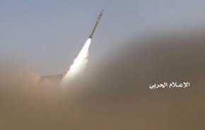 صاروخ بدر1-P باليستي يدك معسكر خالد في تعز