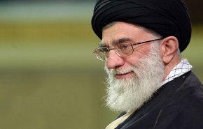 قائد الثورة الاسلامية يعزي بوفاة والدة القائد العام للجيش الايراني