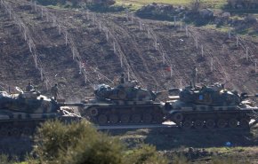 بعد استقدامه للتعزيزات.. ماذا يفعل الجيش التركي على حدود إدلب السورية؟
