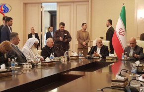 ظريف يلتقي بمسؤولين شيعة وسنة ومسيحيين في العراق