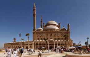 بالصورة.. وزير صهيوني يتجول في مسجد اثري في مصر!
