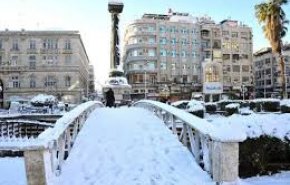 عاصفة مطرية وثلجية تغلق مدارس وجامعات دمشق والسويداء