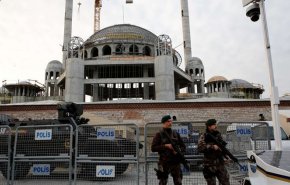 تركيا تطرد صحفية هولندية لارتباطها بـ«منظمة إرهابية»