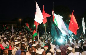 الشارع السوداني يشتعل وفض اعتصام رويال كير بالقوة