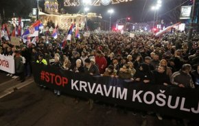 احتجاجات عارمة في بلغراد ضد سياسات رئيس صربيا