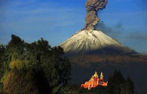 بالفيديو... ثاني أكبر بركان في المكسيك ينفث حممه قرب العاصمة