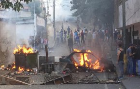 انفجار و درگیری بین مخالفان و پلیس در پایتخت ونزوئلا