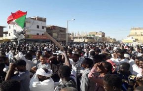 قتيلان جديدان في السودان ودعوات لمظاهرات والصلاة في الساحات