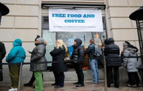 کارمندان آمریکا در صف غذای مجانی
