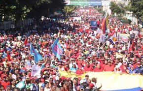 تظاهرات علیه کودتای آمریکایی/ خیابان های ونزوئلا در تسخیر حامیان مادورو 