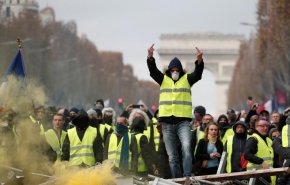 انتقاد نمایندگان پارلمان فرانسه از دولت ماکرون/ استفاده از گلوله‌های انفجاری در سرکوب معترضان