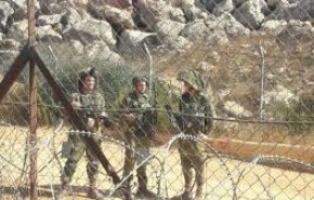 الاحتلال الاسرائيلي يستكمل وضع الاسلاك على الجدار الفاصل مع لبنان