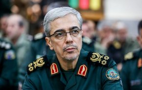 انتقاد رئیس ستاد کل نیروهای مسلح از برخی کوتاهی‌ها در برابر فشارهای دشمنان علیه ایران