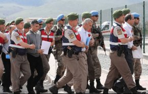 تركيا توقف عشرات الطيارين العسكريين تتهمهم بالتورط بالانقلاب الفاشل