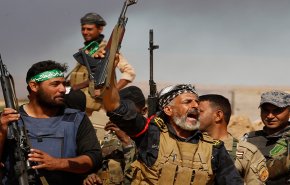 شاهد .. قوات الحشد تمنع دورية امريكية من التجول في الموصل