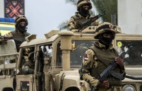 الجيش المصري يستهدف خلية إرهابية بالصحراء الغربية