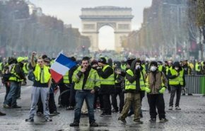 فرنسا: السجن 6 أشهر لأحد زعماء السترات الصفراء
