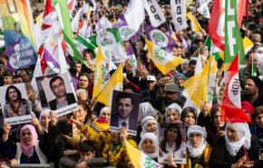 شاهد.. تظاهرات حاشدة في اسطنبول دعما لسجناء أكراد 