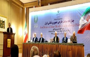 ظریف و چهار وزیر خارجه پیشین در نشست دستاوردهای 4 دهه سیاست خارجی
