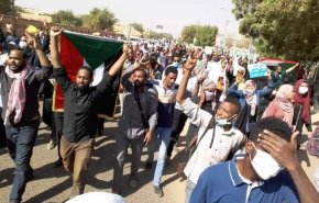 السودان.. مقتل متظاهر وتأجيل دراسة التعديلات الدستورية