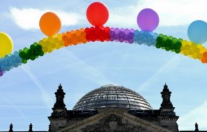 واشنطن تطلق حملة لدعم المثلية في العالم وتكلّف سفيرا مثليا بإدارتها
