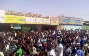 شاهد..السلطات السودانية تعتقل عددا من قادة المعارضة في الخرطوم 