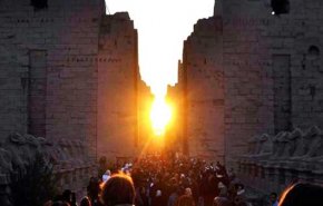 بالصور..شاهد معجزة تعامد الشمس بمعبد أبو سمبل