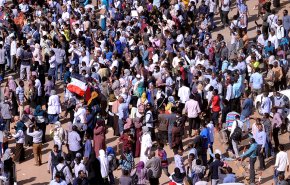 شاهد.. رغم إجراءات البشير الشارع السوداني یصر على إسقاط النظام