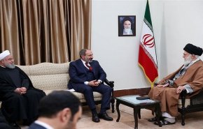 القائد: ينبغي ان تكون العلاقات بين ايران وارمينيا راسخة
