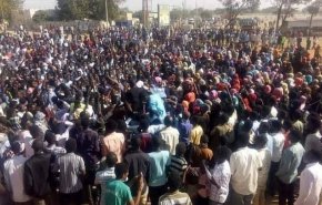 تظاهرات تجتاح المدن السودانية وتطالب باسقاط النظام