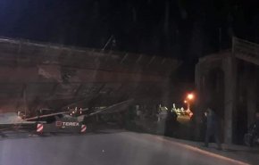 انهيار جسر مشاة على طريق القاهرة - الإسكندرية