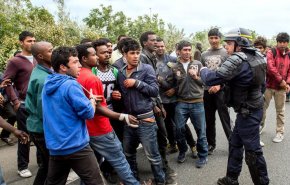 اعتقال عشرات المهاجرين قد وصلوا فرنسا