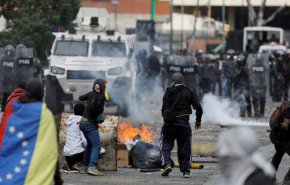 مواجهات عنيفة بين الشرطة ومحتجين في كاراكاس