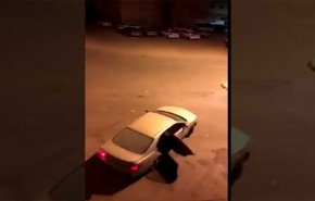 بالفيديو.. ضرب وسحل فتاة في السعودية وسط صراخ واستنجاد