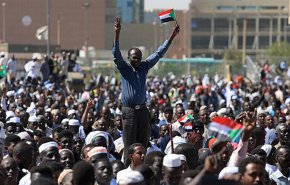شاهد: دعوة لإضراب عام في السودان وإسقاط البشير 