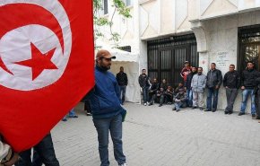 تونس.. إحتجاجات عمالية جديدة تربك أركان الحكومة