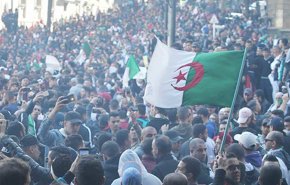 الجزائر.. حراك الشارع ورسالة الجيش الى الشعب