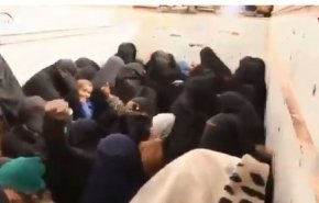 ویدئویی از 'وحشیگری زنان داعشی' هنگام خروج از الباغوز