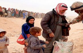 لاجئون سوريون اسرى في مخيم الركبان