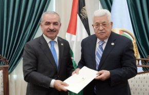 عباس يكلف اشتية بتشكيل حكومة فلسطينية جديدة