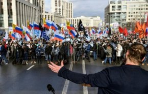 آلاف المتظاهرين يرفضون الرقابة على الانترنت في روسيا