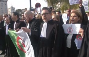 تداعيات جديدة في الاحتجاجات الجزائرية 