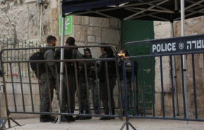 الشرطة الإسرائيلية تخلي الأقصى من المعتكفين بالقوة
