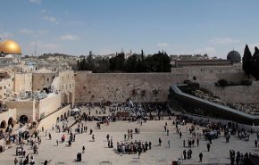 ملك الأردن يحذر من استمرار التصعيد في القدس