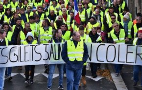 خیابان های پاریس در تسخیر معترضان/ اولتیماتوم جلیقه زردها به دولت فرانسه 