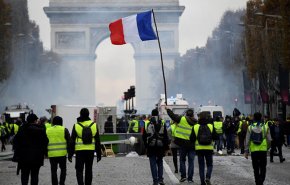 تفريق المتظاهرين بالغاز في العاصمة الفرنسية + فيديو