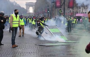 بالفيديو.. مواجهات بين الأمن والسترات الصفراء في تظاهرات باريس 