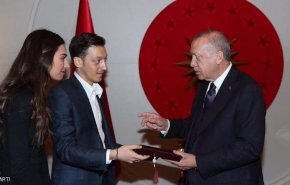 أوزيل وأردوغان.. دعوة زفاف قد تستفز الألمان